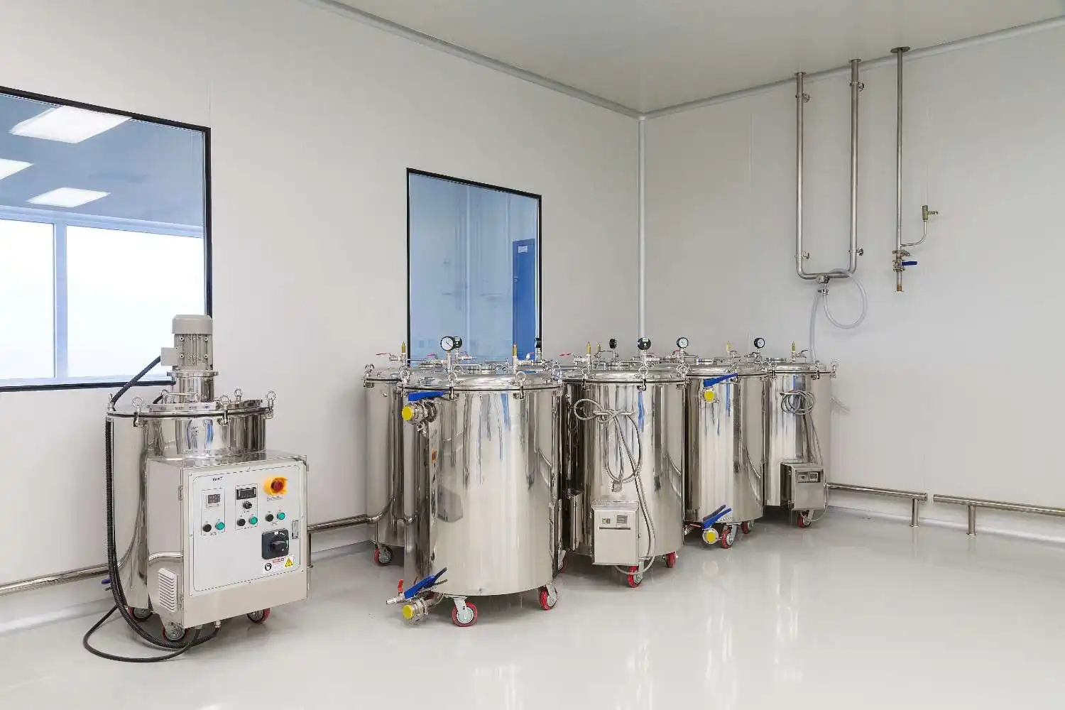 plant-picture-clean-room-equipment-stainless-steel-machines2-optimized.